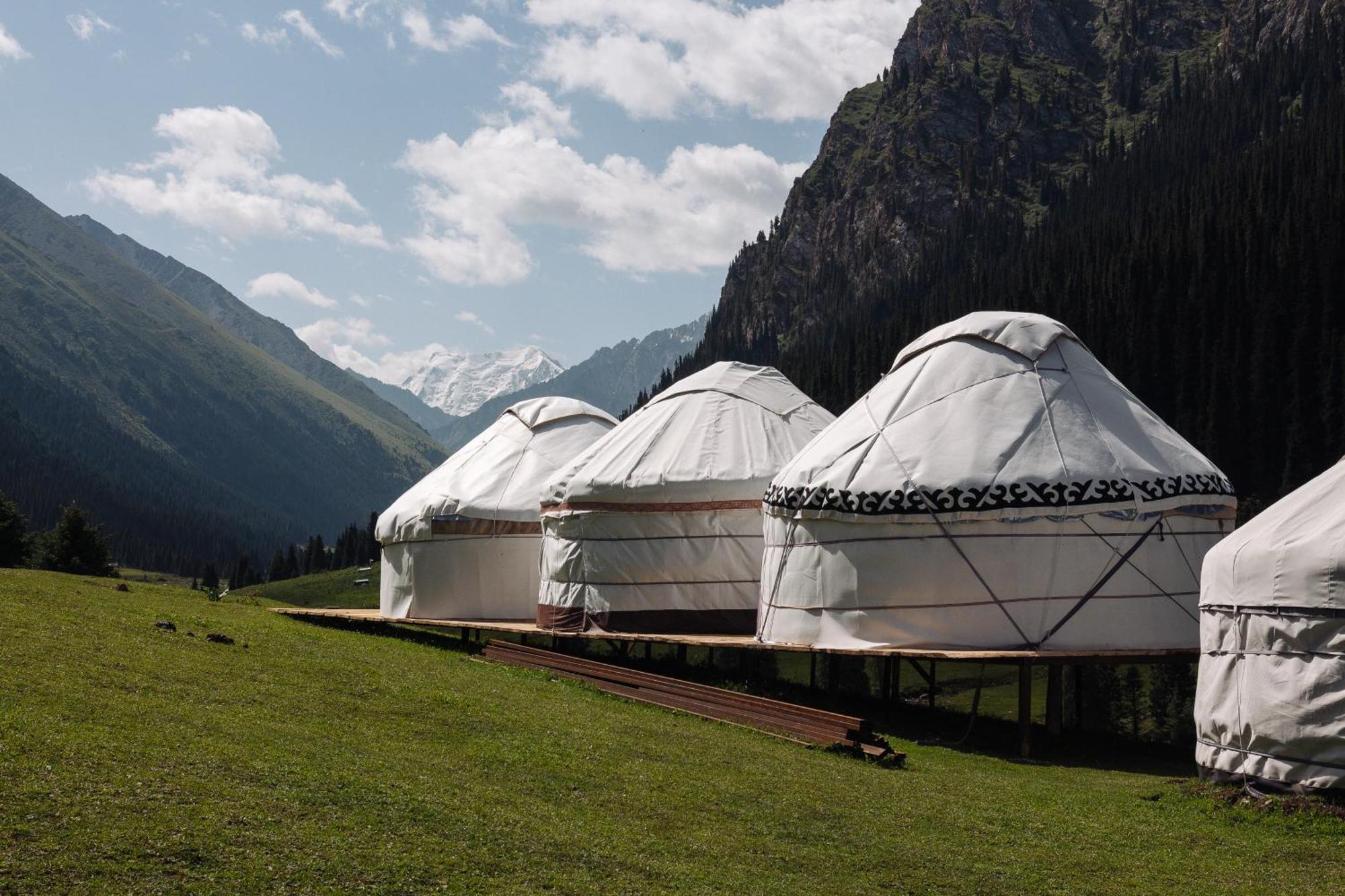 Eco Yurt Camp Arashan 호텔 Teploklyuchenka 외부 사진