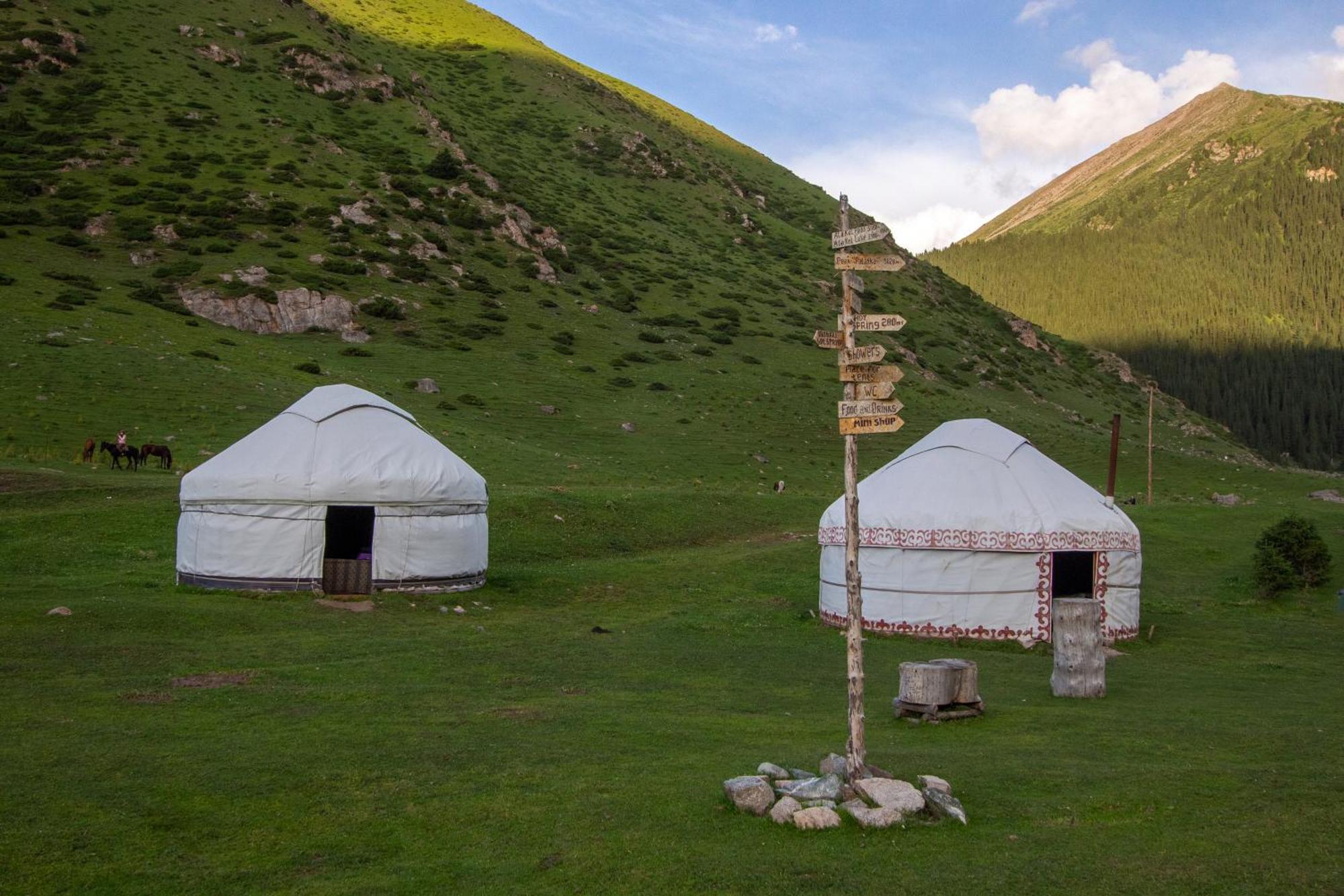 Eco Yurt Camp Arashan 호텔 Teploklyuchenka 외부 사진
