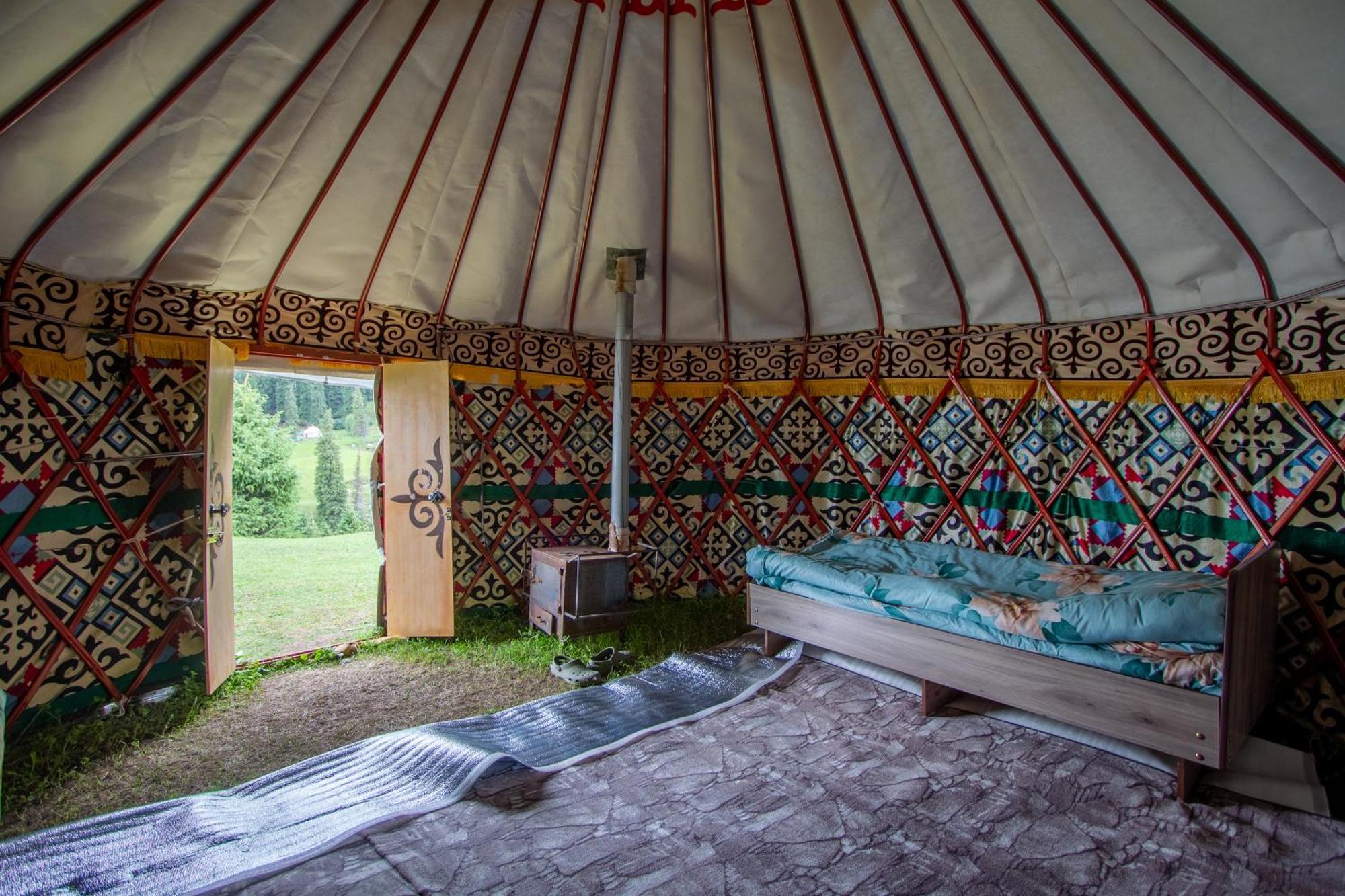 Eco Yurt Camp Arashan 호텔 Teploklyuchenka 외부 사진