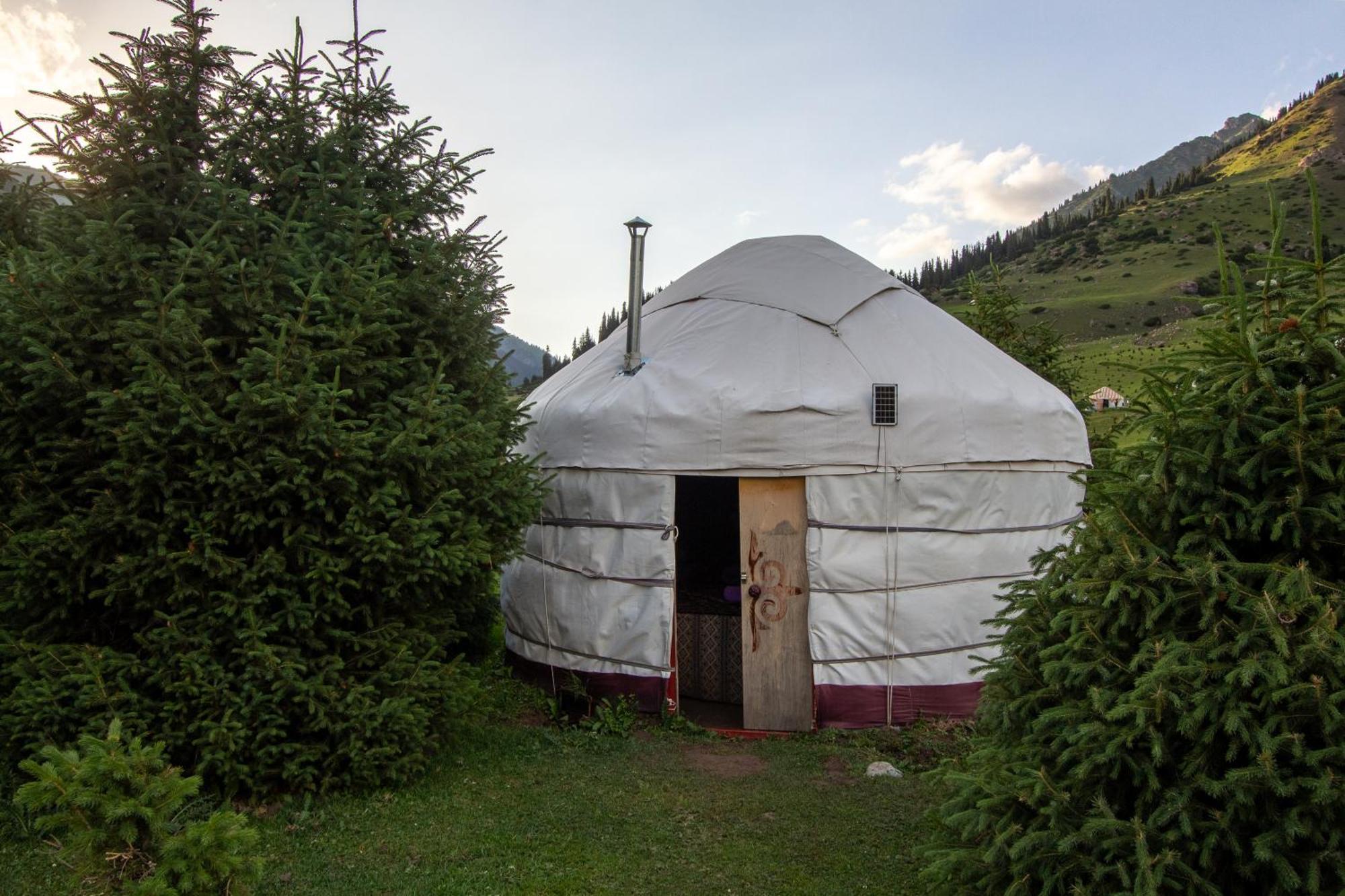 Eco Yurt Camp Arashan 호텔 Teploklyuchenka 외부 사진