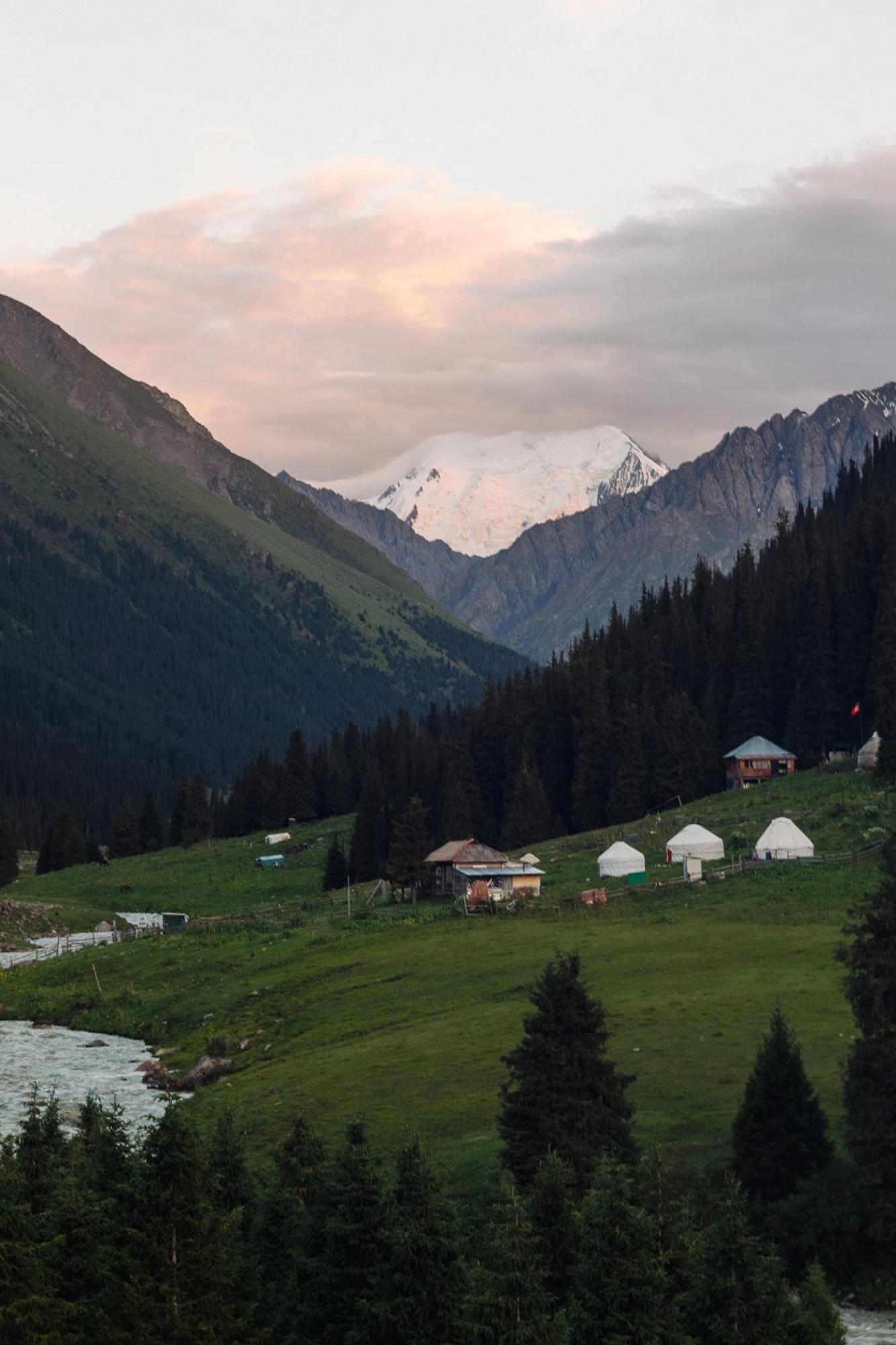 Eco Yurt Camp Arashan 호텔 Teploklyuchenka 외부 사진