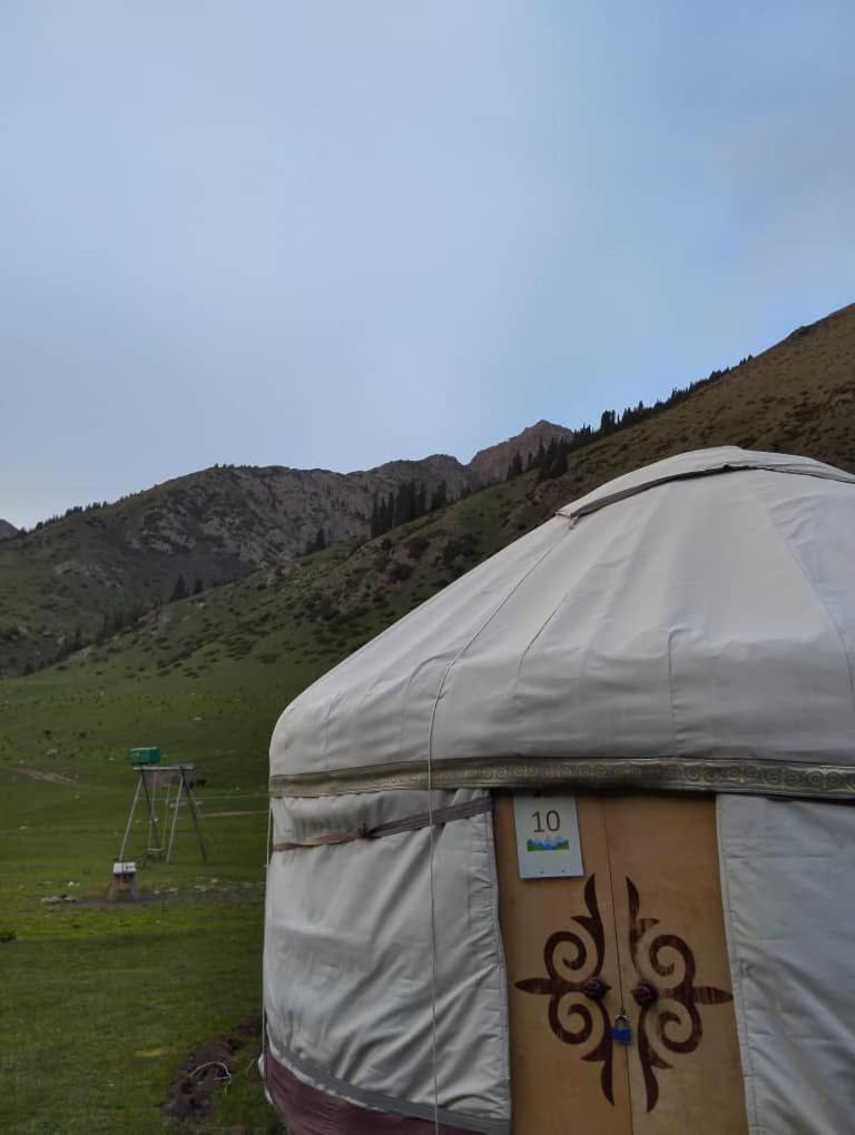 Eco Yurt Camp Arashan 호텔 Teploklyuchenka 외부 사진