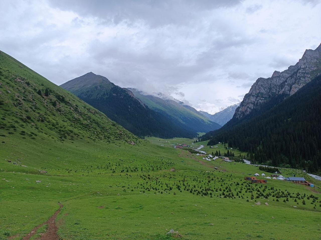 Eco Yurt Camp Arashan 호텔 Teploklyuchenka 외부 사진