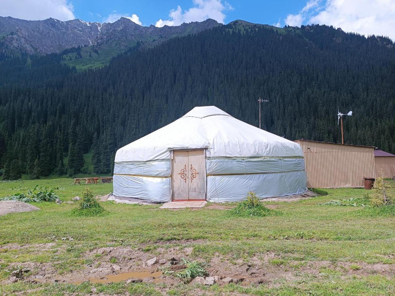 Eco Yurt Camp Arashan 호텔 Teploklyuchenka 외부 사진